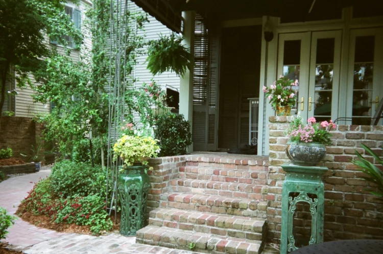 Inviting New Orleans entryway