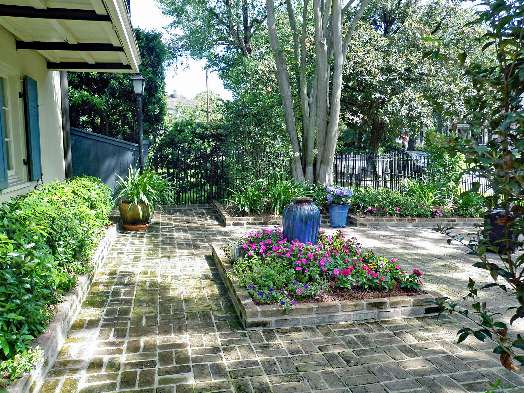 traditional new orleans courtyard